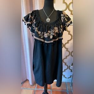 Off-Shoulder Embroidered Dress w/Pockets EUC